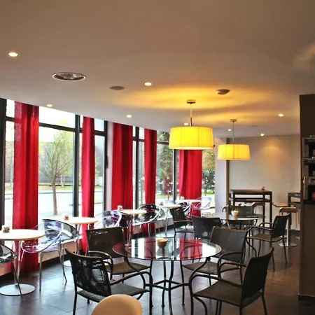 호텔 Kyriad Mezieres 3*